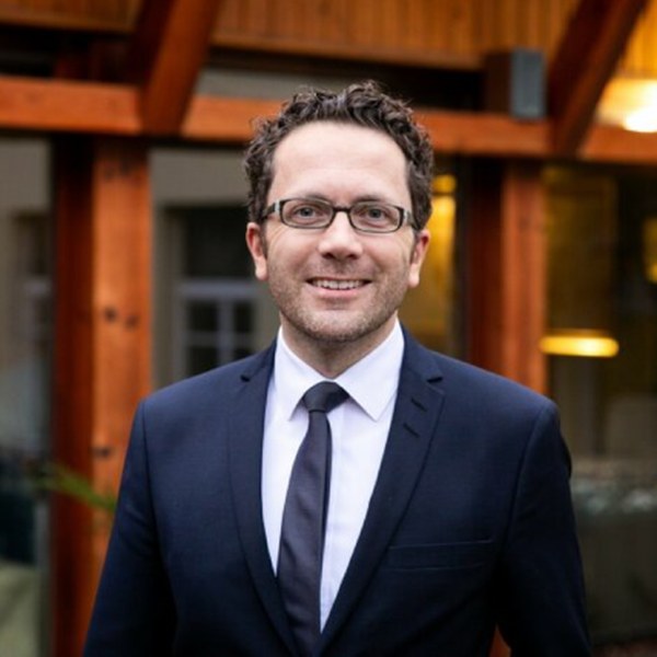 Prof. dr. Fabian Bernhard